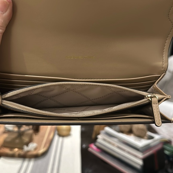 Authentic Michael Kors Hamilton Legacy Large Leather Wallet, in Camel. GORGEOUS - Picture 11 of 16